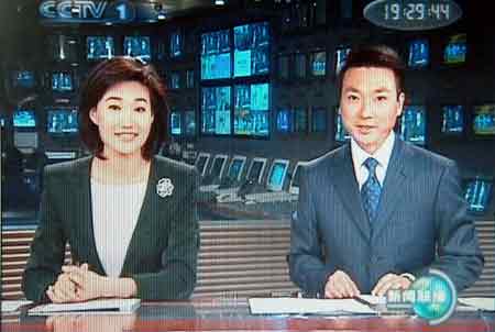 詹姆斯颁发第具名鞋试穿照:新鞋即将上市,激励球迷热议!(詹姆斯签约球鞋)